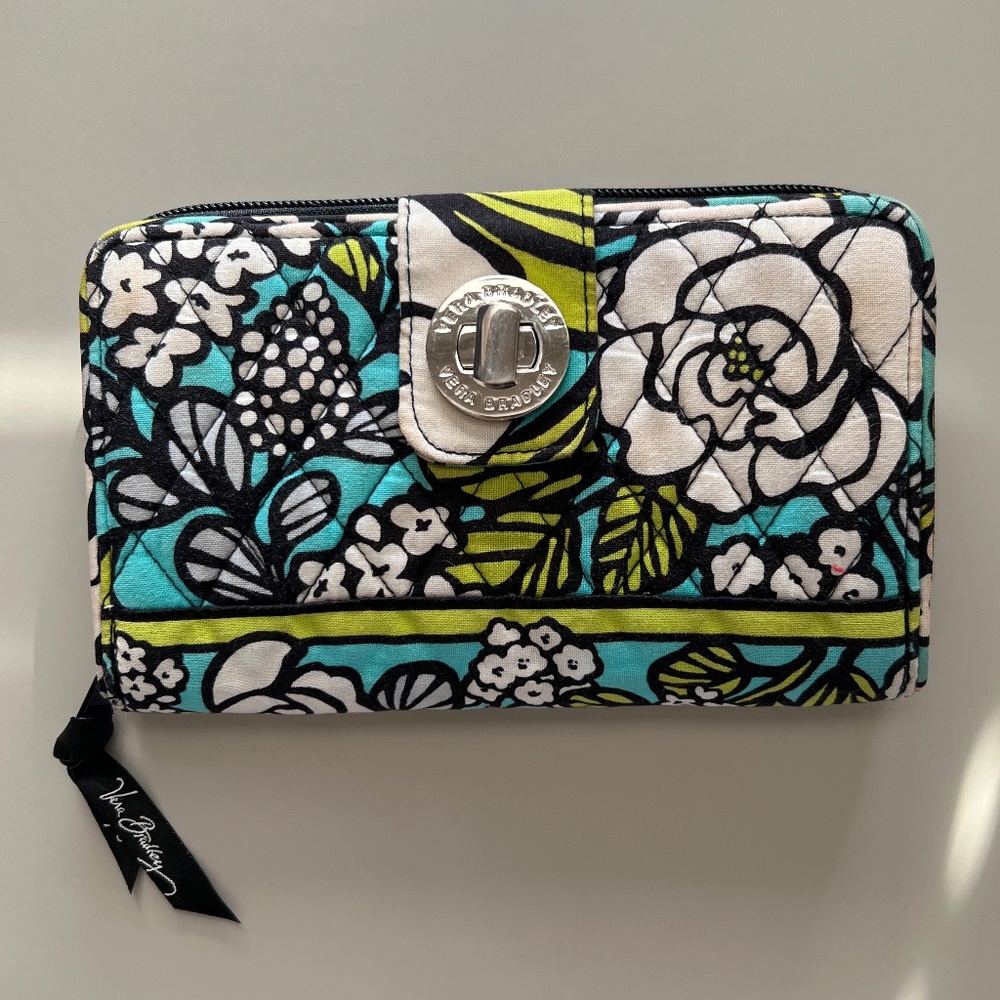 EUC - Vera Bradley Turnlock Wallet
